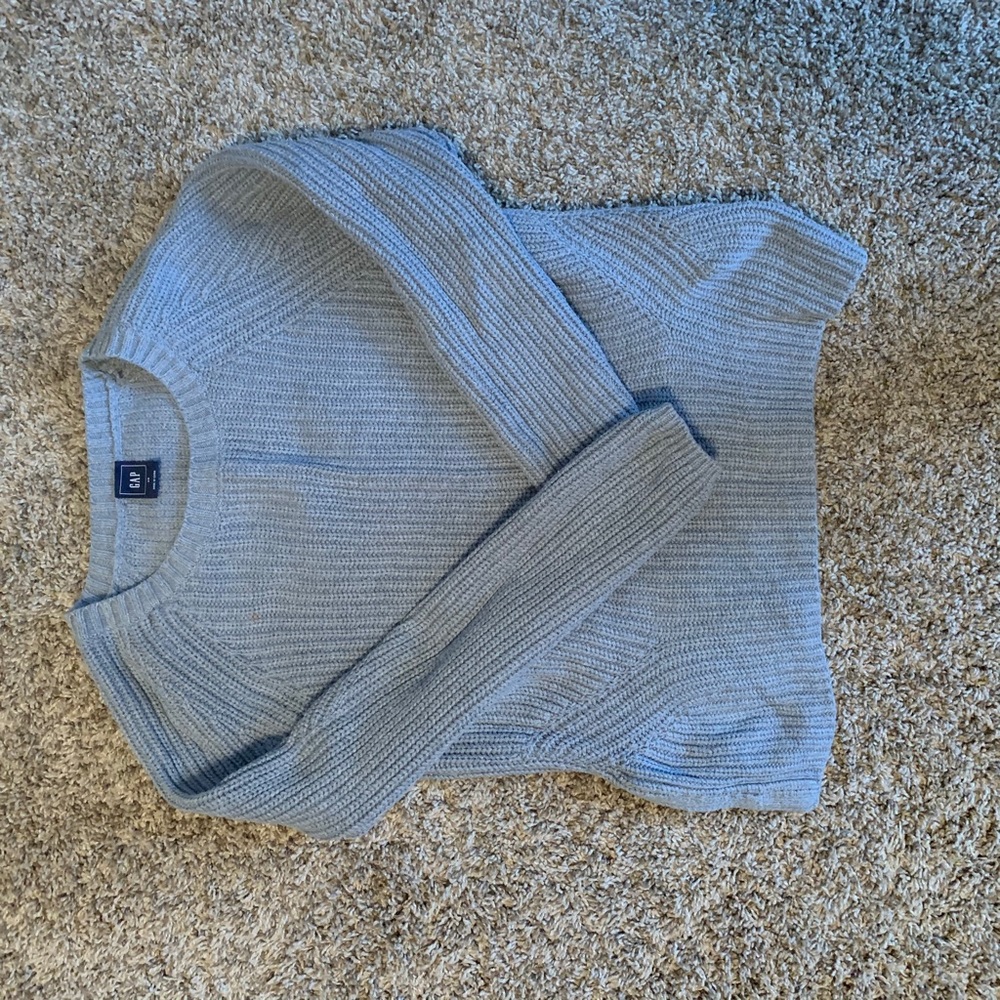 Women’s gap sweater